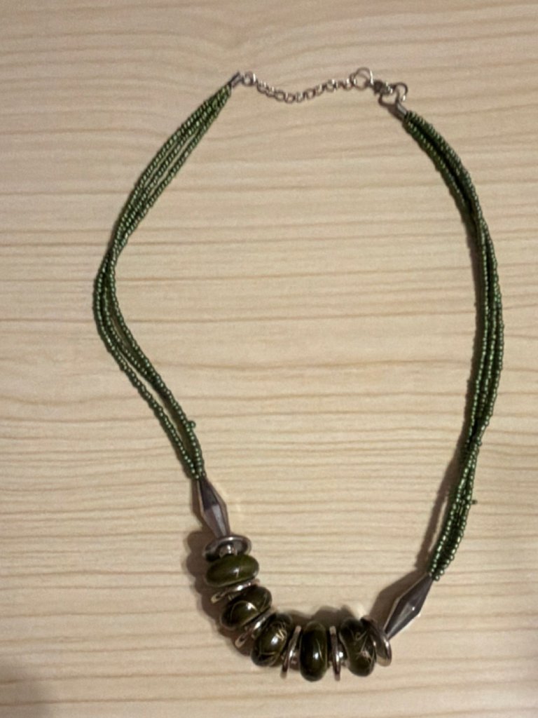 Beaded Necklace Green Silver Glass Metal Round Pendant Lobster Closure
